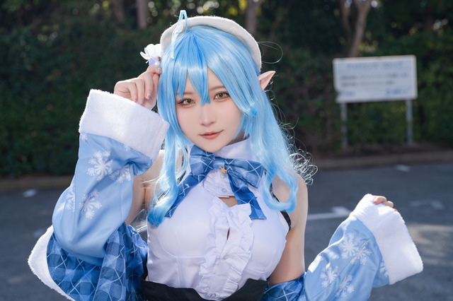 【コスプレ】冬のワンフェス会場に咲いた雪の花「ホロライブ」ラミィが可憐！人気レイヤー・うりん【写真6枚】 画像