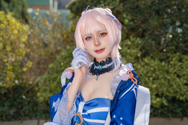 【コスプレ】「いい天気ですね、少し歩きませんか?」穏やかな海を感じさせる優しい笑顔に癒される!注目レイヤー・伊織【写真7枚】 画像