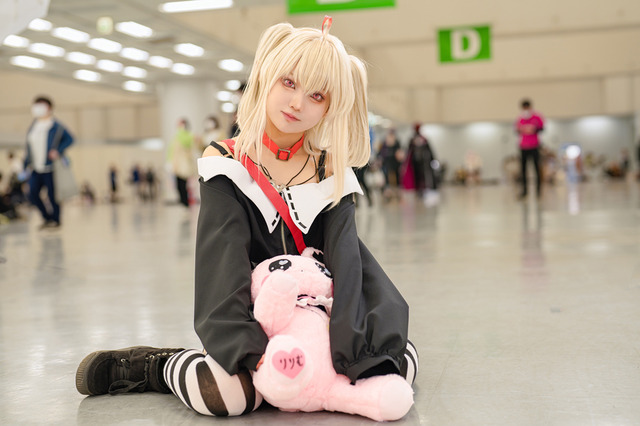 【コスプレ】「にじさんじ」魔界ノりりむ、デビットを抱える姿が超かわいい!注目レイヤー・れお【写真7枚】 画像