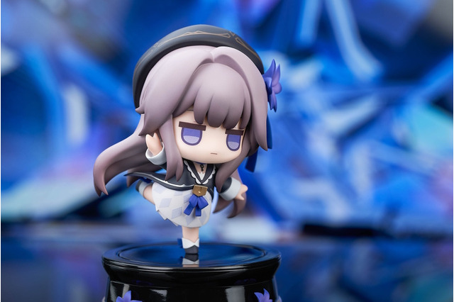 『崩壊:スターレイル』くるくる~と回る「ヘルタ」のフィギュア登場!ジト目なデフォルメ顔もキュート 画像