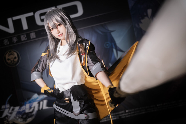【コスプレ】『崩スタ』主人公が狙うはホームラン!中国レイヤー・千阳が銀河打者として打席に立つ【写真8枚】 画像