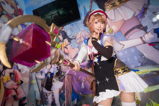 【コミケ102】先日発表された『アトリエ』最新作のコスプレがはやくも登場!? 『レスレリアーナのアトリエ』の世界観が感じられる全力投球の撮影会【写真16枚】 画像