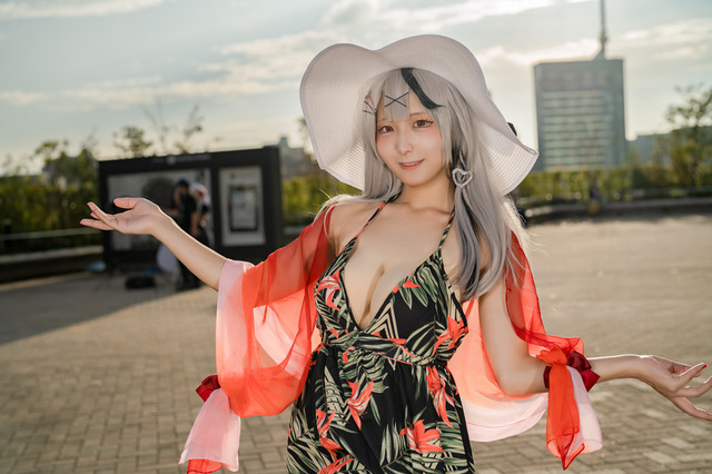 【コスプレ】「ぽえぽえぽえ~」”UMISEA”沙花叉のリゾート感溢れるワンピース姿が爽やか!人気レイヤー・泡沫いろは【写真8枚】 画像