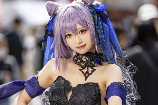 【コスプレ】「パイモンのキャンディ受け取ってくれる?」『原神』刻晴の中国人気レイヤーが飴配り 画像