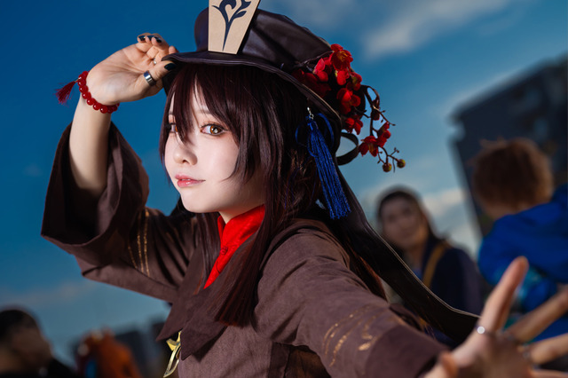 【コスプレ】『原神』屈指の人気キャラ”胡桃”が「池ハロ」参上!コスプレイヤーの多彩な表情も注目―人気レイヤー・鯱津つる 画像