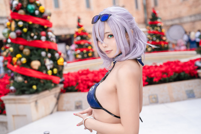 【コスプレ】「ホロライブ」ノエル団長の水着姿が眩しい!季節外れの暑さとなった「ラグコス2023 Twinkle」に女神降臨。注目レイヤー・なごみ亭ちゅちゅ【写真9枚】 画像