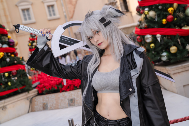 【コスプレ】クールな顔立ちに危険な雰囲気…『アークナイツ』ラップランド がかっこ良すぎ!人気レイヤー・ハッシュ【写真10枚】 画像