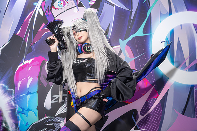【コミケ103】「ZONe ENERGY」公式アンバサダーが伝えたいエネルギー補給の大切さ!メガホン片手に会場を飛び回るコスプレイヤーを激写 画像