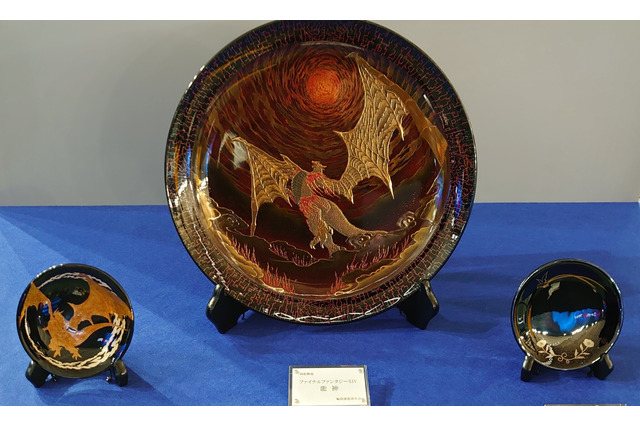 『FF14』×「輪島塗」コラボ蒔絵飾皿の実物を、東京ファンフェスで発見!作りこまれた装飾が大迫力でカッコいい 画像