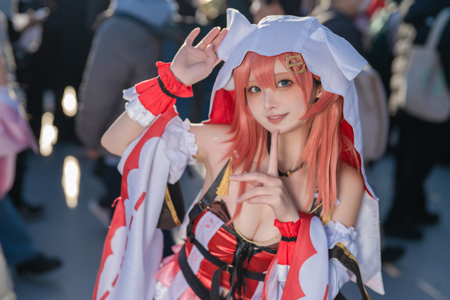 【コスプレ】一年の計はみこち詣にあり！エリート巫女”さくらみこ”が艶やかな衣装でお迎え♪人気レイヤー・天然水【写真8枚】 画像