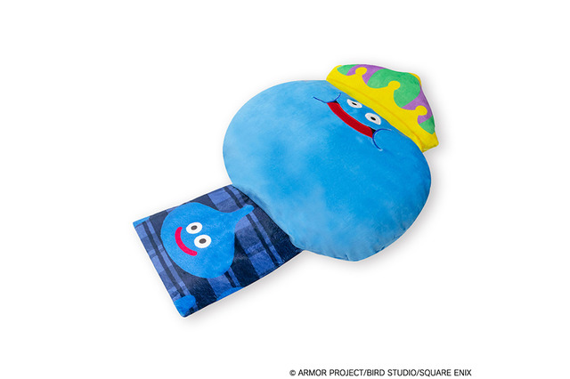 「キングスライム」のかわいい顔に癒やされる!ブランケットと一緒になったクッションブランケットが発売中 画像