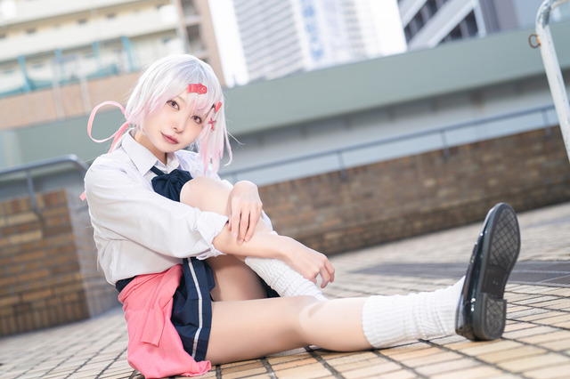 【コスプレ】制服しか勝たん!胸元のおっきなリボンがチャームポイントのにじさんじ・椎名唯華の制服コーデが似合いすぎる美女レイヤーに注目【写真7枚】 画像