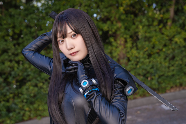 【コスプレ】黒スーツで際立つボディライン!端正な顔立ちとしなやかなポージングで魅せる「GANTZ」レイカに扮したコスプレイヤーに注目【写真9枚】 画像