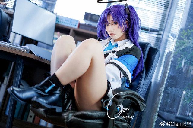 【コスプレ】“ムッチリな太もも”が代名詞 『ブルアカ』ユウカ生誕記念!様々な角度から魅了に迫る美女レイヤーまとめ【写真35枚】 画像