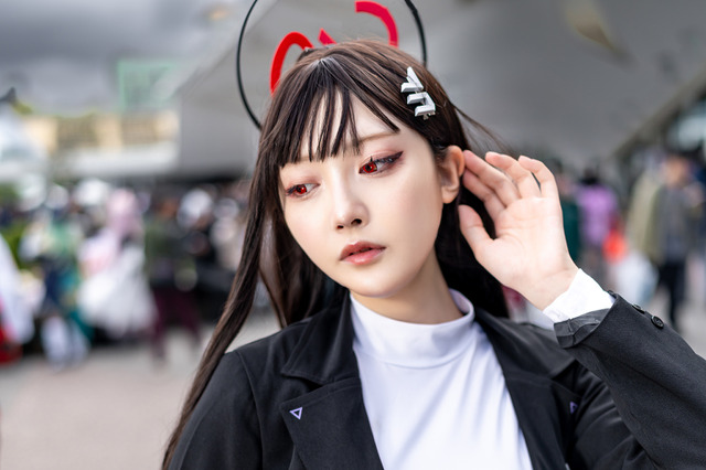 【コスプレ】スラリと伸びた美脚&黒タイツが魅力的…『ブルアカ』リオ会長、修学旅行で台湾へ！？Vlogから同人イベントの風物詩・囲み撮影まで体験した【写真11枚】 画像