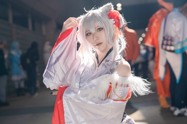 【コスプレ】透き通るような白い肌!「ホロライブ」獅白ぼたんレイヤーがガチでクール&ビューティ【プレイバック】 画像