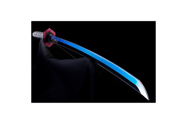 青が輝く刀身が美しい…！「鬼滅の刃」より「冨岡義勇」の日輪刀が約1/1スケールで立体化ーBGMやSE、“鬼殺モード”ボイスなどを収録 画像