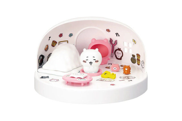 「ちいかわ」自慢のマイホームが登場！しゃべるフィギュアや、パジャマの着せ替え、おふとんまで用意された豪華仕様に 画像