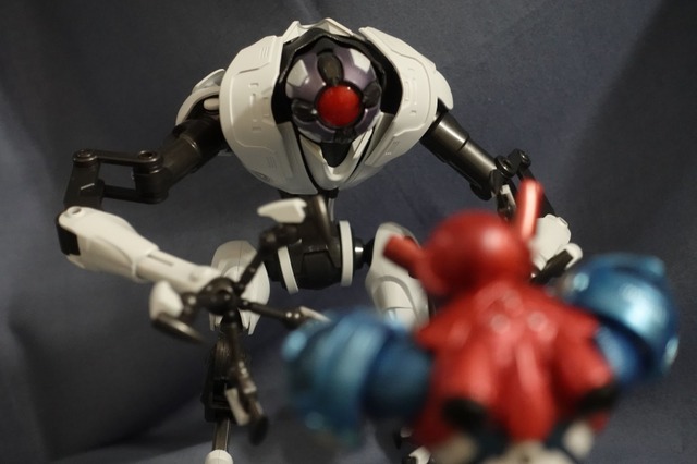 『figma METROID DREAD E.M.M.I.』開封の儀―カッコよくも不気味なE.M.M.I.の挙動を完全再現! 画像