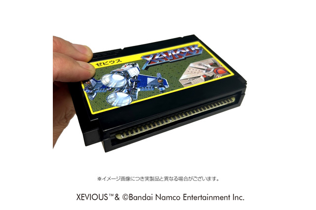 心が昭和に還る…!『ゼビウス』『マッピー』ゲームカセット風カードホルダーが再現度抜群ー触れることがタブーだった端子部分を押すと蓋が開く 画像