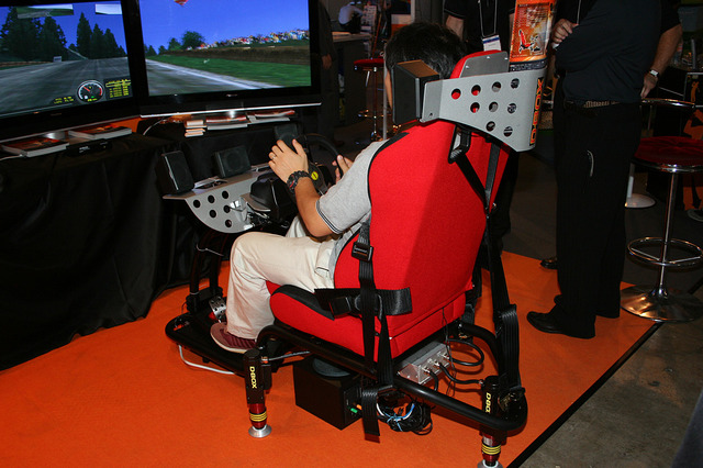【TGS2007】音と振動でレースやフライトゲームを楽しむ体感チェア「D-BOX」 画像