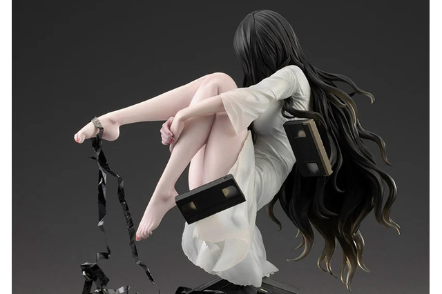 貞子、美少女フィギュアになる―艶やかな生足美脚、黒髪から覗かせる目は寂しげていて美しい… 画像