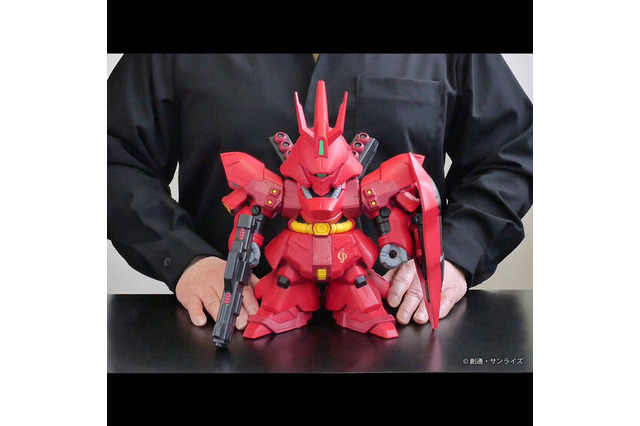 全高約24cm、深紅のボディが存在感抜群！「機動戦士ガンダム 逆襲のシャア」より、シャアの愛機「サザビー」がジャンボソフビフィギュアSDに 画像