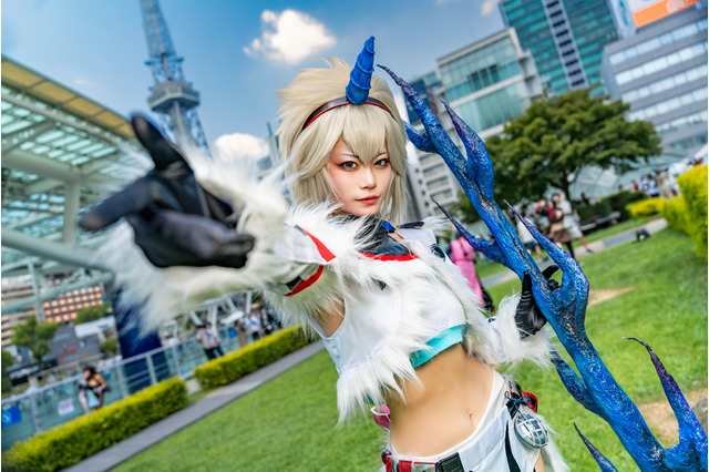 【コスプレ】モンハン、キリン装備ハンターが降臨!百均アイテムで作った召雷剣に「美しさの暴力」と絶賛の声 画像