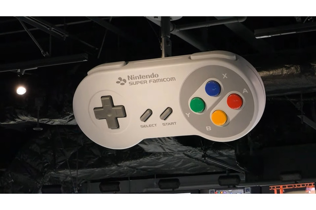 デカ過ぎんだろ…「ニンテンドーミュージアム」に展示される“クソデカコントローラー”に任天堂ファン驚愕!実際に操作できる体験コーナーも用意 画像