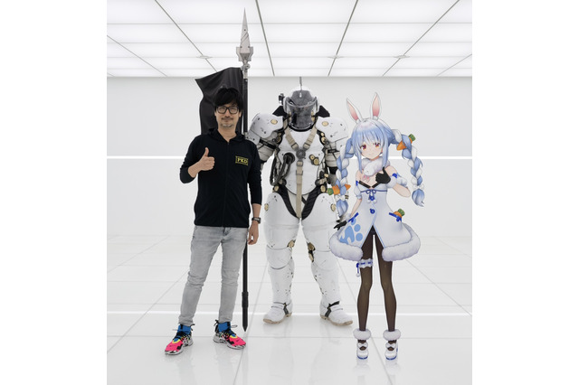 小島監督とホロライブ「兎田ぺこら」が一緒にグッドポーズ!まさかのツーショット写真投稿でファン驚き 画像
