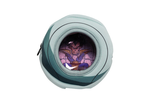 「ドラゴンボールZ」宇宙船ポッドポーチや、“太陽拳!!!!!”デザインの反射Tシャツなど、ユニークなグッズが再販！ 画像