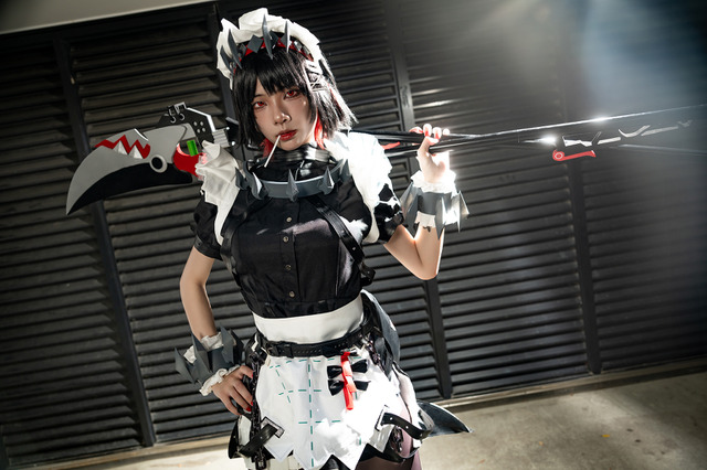【コスプレ】超絶スタイリッシュ!美脚に黒タイツが映える“鮫メイド”はお好き?【写真8枚】 画像