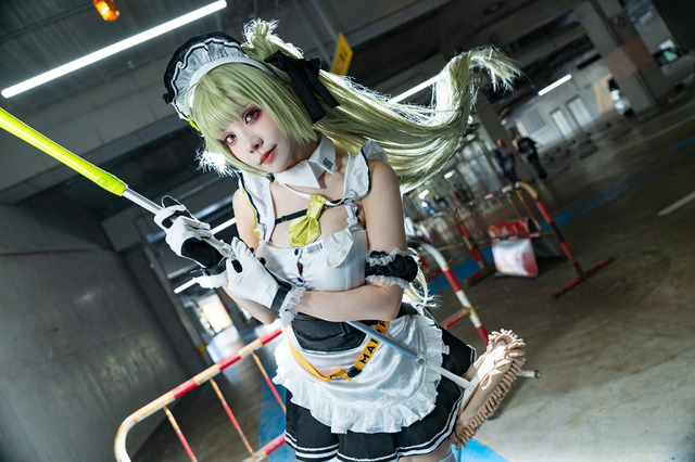 【コスプレ】無防備すぎる“お掃除メイド”に目が釘付け!『NIKKE』ソーダの美女レイヤー【写真9枚】 画像