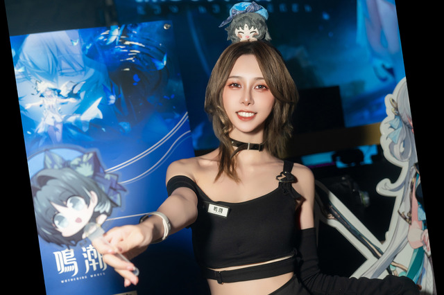 『鳴潮』がフォトセッションに力を注ぐ!スタイル良すぎな美女コンパニオンを追いかけた【写真9枚】 画像