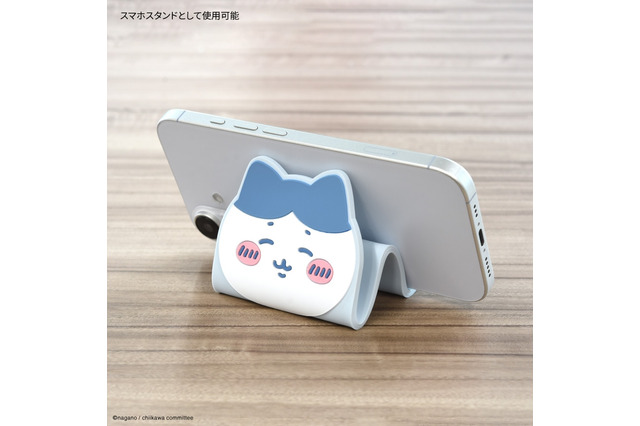 「ちいかわ」たちの表情が可愛い!スマホを置いたりと、自由に使えるマルチスタンドシート全4種がラインナップ 画像
