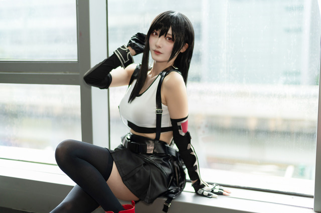 【コスプレ】『FF7』ティファ・ロックハートの美しき肢体が際立つ！細いくびれ活かした曲線美に見惚れてしまう【写真10枚】 画像