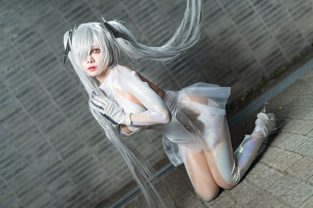 【コスプレ】『NIKKE』シンデレラの曲線美が、もはや芸術！長崎の美女レイヤーが魅せる“絶景”【写真7枚】 画像