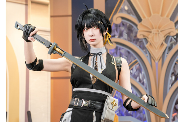 【コスプレ】話題のインフルエンサーが満を持して参上!『鳴潮』漂泊者の横顔が美しい【写真9枚】 画像