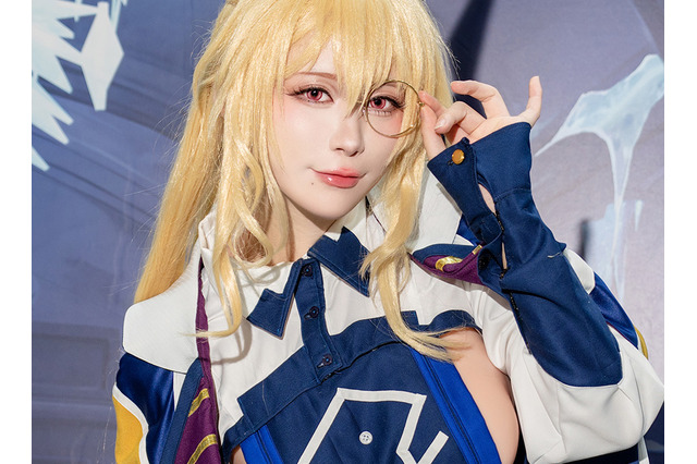 美女レイヤーが理知的な教授姿を披露！片眼鏡かけた表情が艶っぽい【写真7枚】 画像