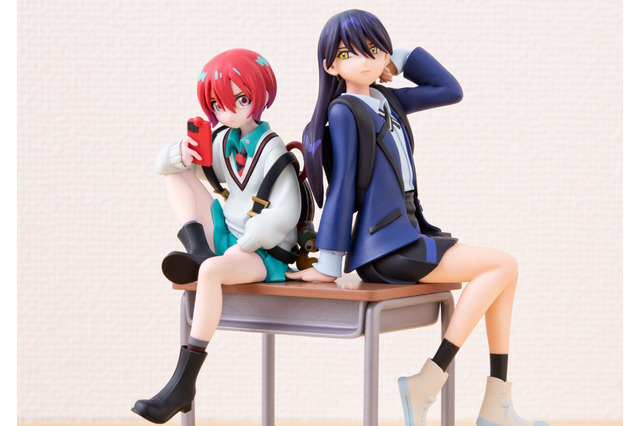 「ガンダム ジークアクス」マチュ＆ニャアンが2人一緒に食玩フィギュア化！机に腰掛ける少し悪ガキな姿が可愛い 画像