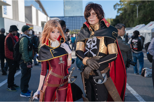 【コスプレ】昭和世代感涙!令和に大復活の宇宙海賊「ハーロック&エメラルダス」がガチでかっこ良すぎた【写真16枚】 画像