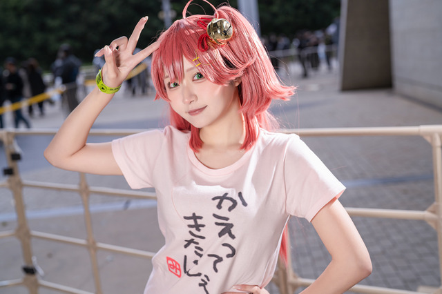 【コスプレ】Tシャツにショートパンツのゆる~い感じが良き、みこちレイヤーのおっとりした雰囲気に癒される【写真8枚】 画像