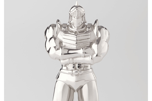 お値段約40万円!「キン肉マン」ロビンマスクが純プラチナフィギュアに―特製展示ケース&ゆでたまご嶋田先生のサイン入りBOX付き 画像