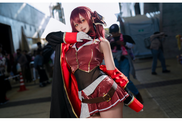 【コスプレ】魅惑的すぎる船長に陽気なイタリアっ子ラオーラまで、海を超えて集う「ホロライブEXPO」美女レイヤー11選【写真47枚】 画像