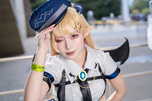 【コスプレ】溢れる「ちょこ先」愛!「EXPO」でポリス&カラーライズ衣装2着を披露した美女レイヤーのビジュが強すぎた【写真14枚】 画像