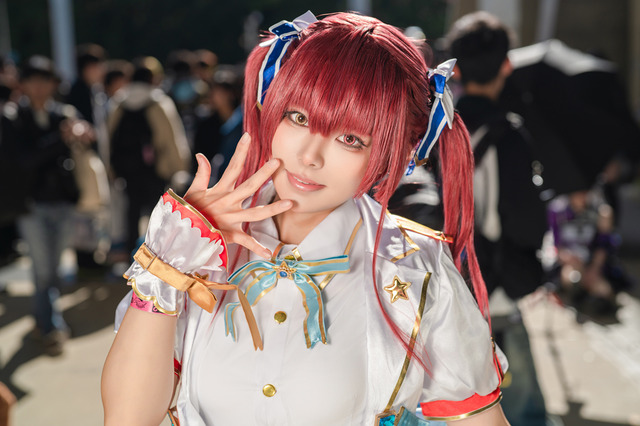 【コスプレ】ステージ衣装“船長”のポージングがガチで決まりすぎ！全てが絵になる美女レイヤーの表現力【写真8枚】 画像