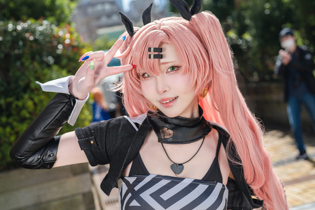 【コスプレ】ウエストからヒップラインの美しさが完璧!卓越したポージングで見せる「ニコ・デマラ」の美女レイヤー【写真8枚】 画像