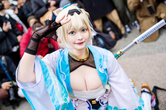 【コスプレ】眩しい笑顔、はちきれんばかりの美ボディ!「ホロライブ」風真いろはの再現度が限界突破【写真8枚】 画像