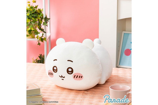 「ちいかわ」寝そべり姿が可愛らしい!もっちもちの癒し系ぬいぐるみがプライズ展開 画像