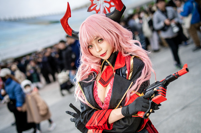 【コスプレ】タイの美女レイヤーがスタイル良すぎ!『ブルアカ』京極サツキでしなやかな美脚ポージングを披露【写真10枚】 画像